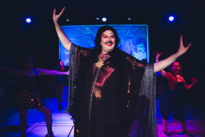 La Montserrat Caballé amb bigoti.